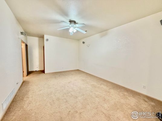 Empty room, Interior