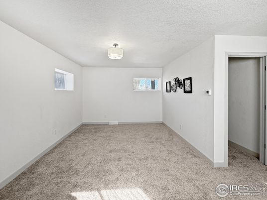 Empty room, Interior
