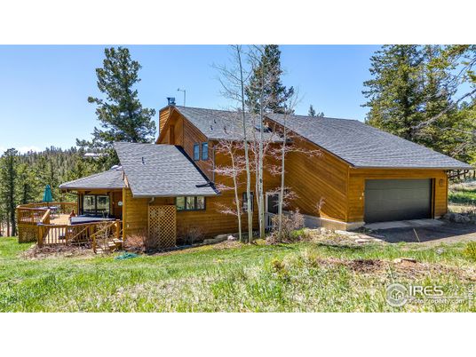 Attached, Backyard, Exterior, Facade, Brick Facade, Log Home