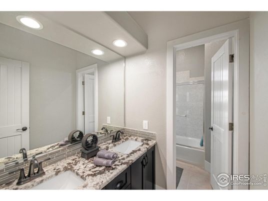 Bathroom, Dual Sink Vanities, Interior, Recessed Lighting