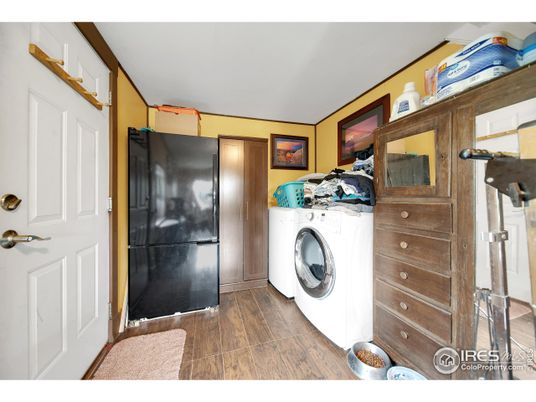 Interior, Washer, Wood Texture Flooring