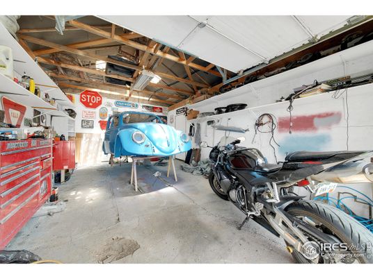Garage, Interior, Wooden Beams