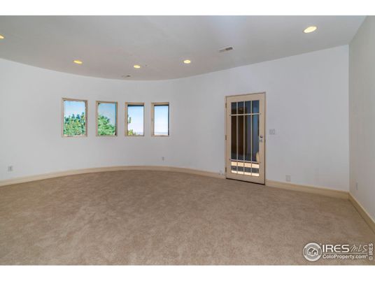 Empty room, Interior, Recessed Lighting