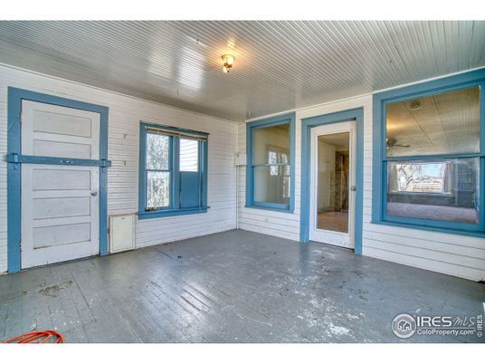 Empty room, Interior