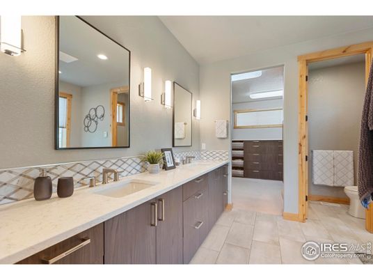 Bathroom, Dual Sink Vanities, Interior, Recessed Lighting