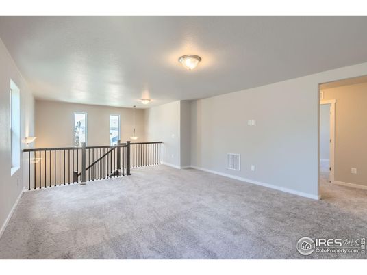 Empty room, Interior