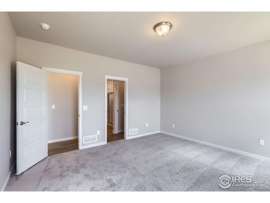 Empty room, Interior