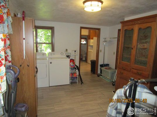 Interior, Washer, Wood Texture Flooring