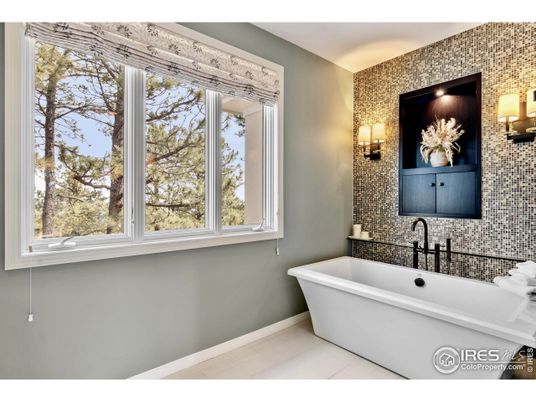 Bathroom, Free Standing Baths, Interior