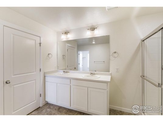 Bathroom, Dual Sink Vanities, Interior