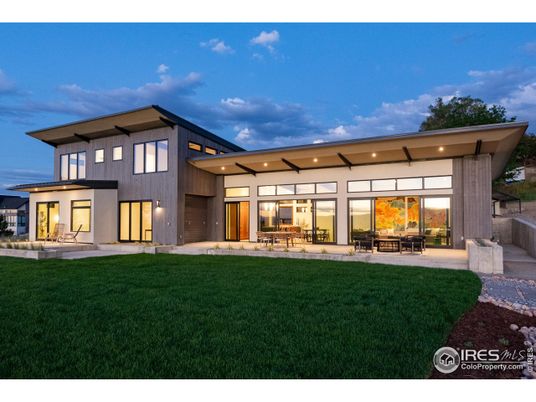 Backyard, Exterior, Facade, Modern