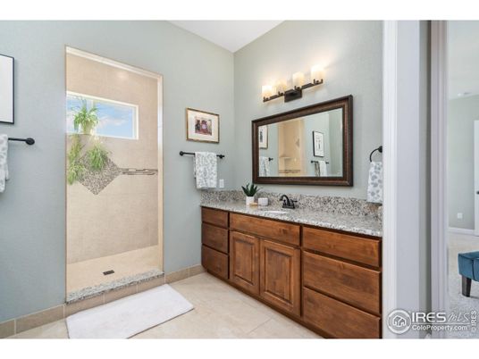 Bathroom, Dual Sink Vanities, Interior