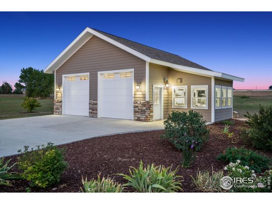Attached, Exterior, Facade, Ranch