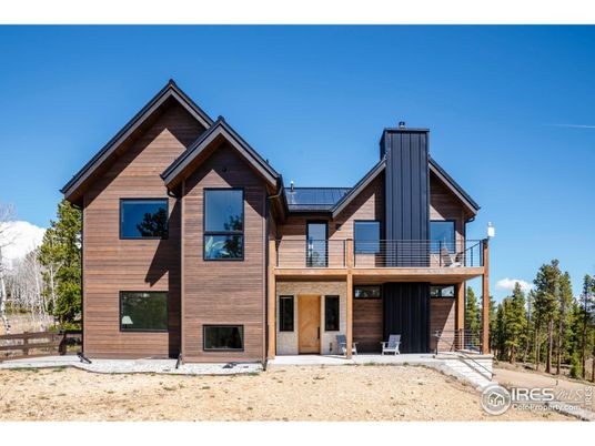 Exterior, Facade, Log Home