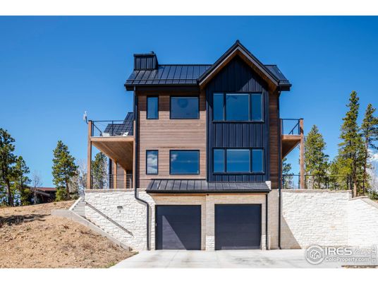 Attached, Exterior, Facade, Modern