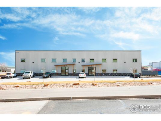 Exterior, Facade, Modern