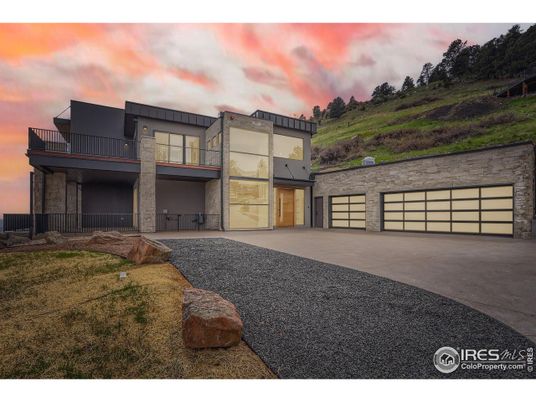 Attached, Exterior, Facade, Modern