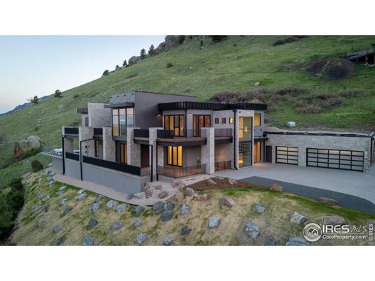 Attached, Backyard, Exterior, Facade, Modern