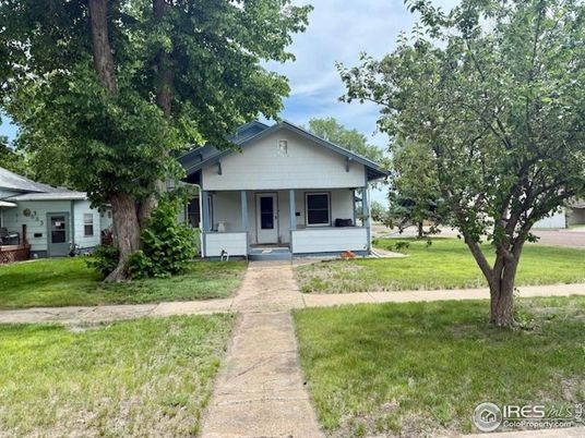 Backyard, Exterior, Facade, Ranch