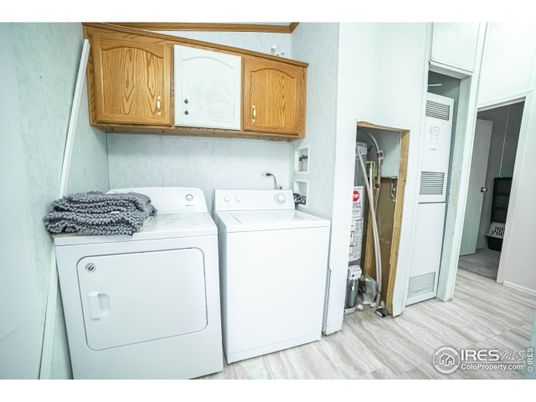 Interior, Utility Closets, Washer, Wood Texture Flooring