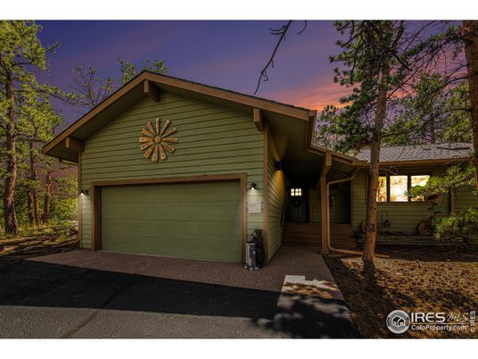 Attached, Exterior, Facade, American Craftsman