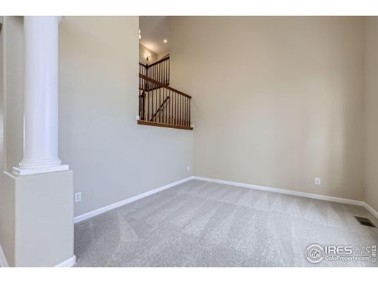 Empty room, Interior