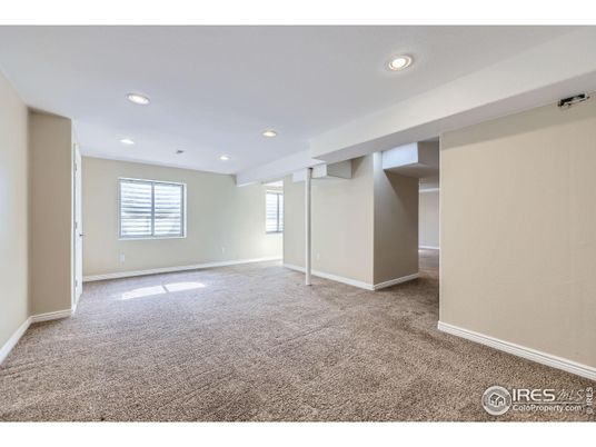 Empty room, Interior, Recessed Lighting