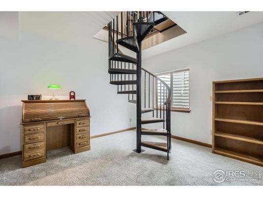 Home Office, Interior