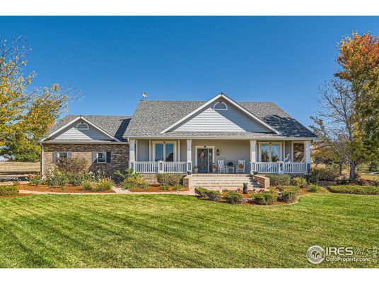 Backyard, Exterior, Facade, Ranch