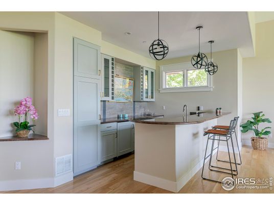 Interior, Pendant Lights, Recessed Lighting, Wood Texture Flooring