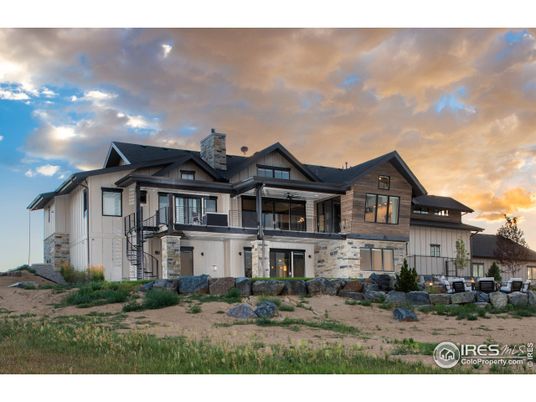 Exterior, Facade, Farmhouse