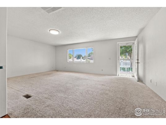 Empty room, Interior