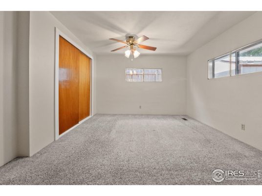 Empty room, Interior