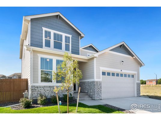 Attached, Exterior, Facade, American Craftsman