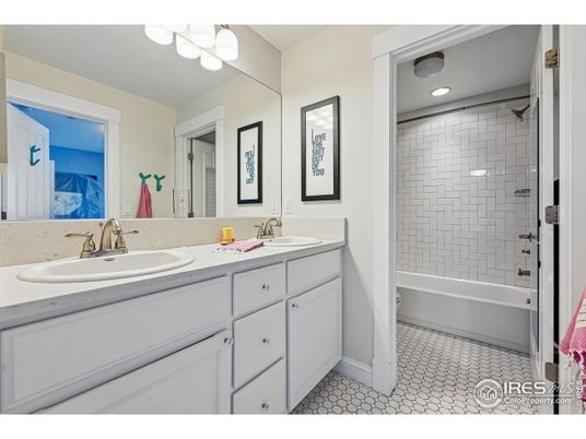 Bathroom, Dual Sink Vanities, Interior, Recessed Lighting