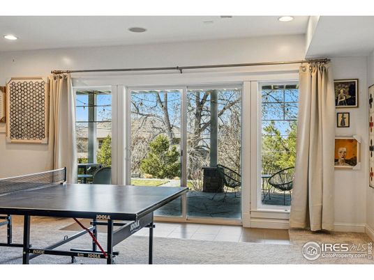 Game Room, Interior, Recessed Lighting