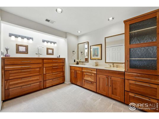 Bathroom, Dual Sink Vanities, Interior, Recessed Lighting