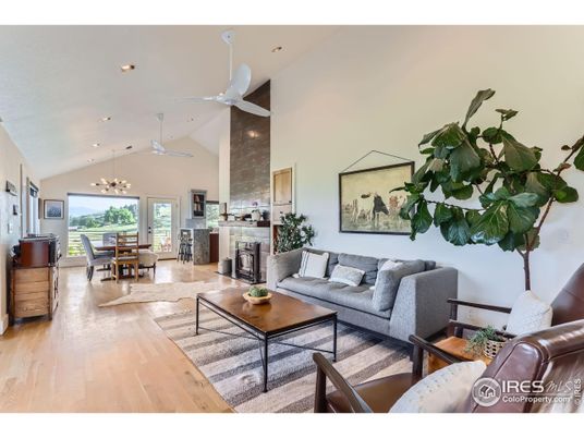 Chandelier, Dining room, Interior, Living room, Pendant Lights, Recessed Lighting, Wood Texture Flooring