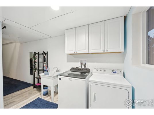 Interior, Washer, Wood Texture Flooring