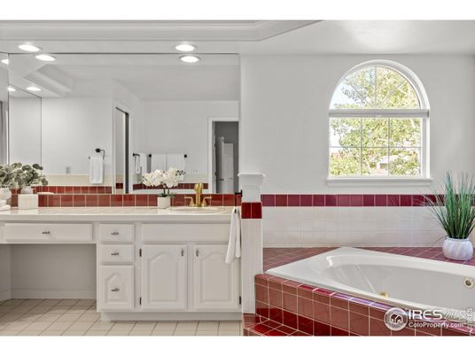 Bathroom, Interior, Recessed Lighting, Tile Countertops