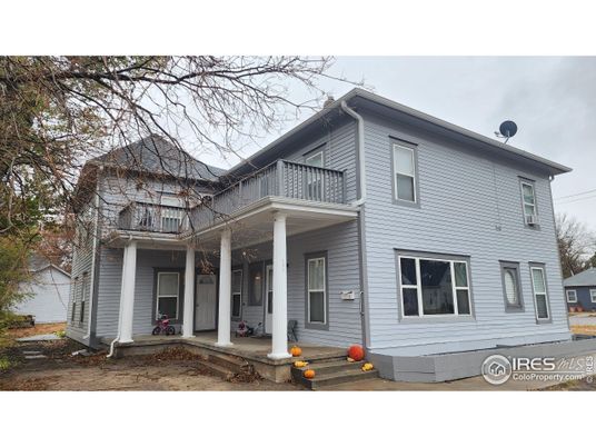 Exterior, Facade, American Foursquare