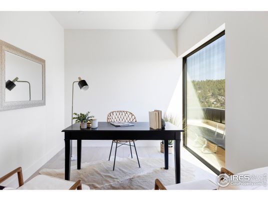 Home Office, Interior
