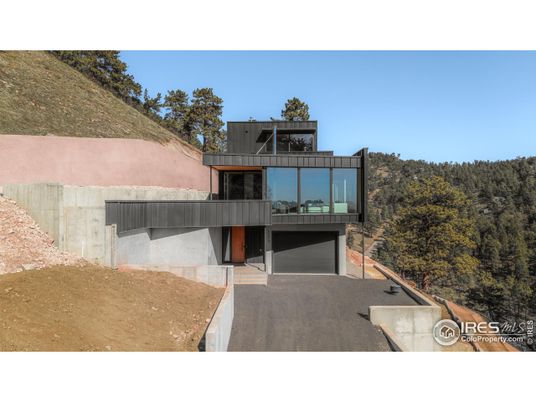 Attached, Exterior, Facade, Modern