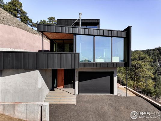 Attached, Exterior, Facade, Modern