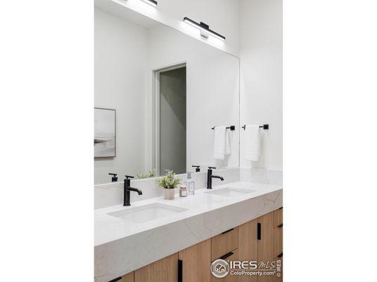 Bathroom, Dual Sink Vanities, Interior