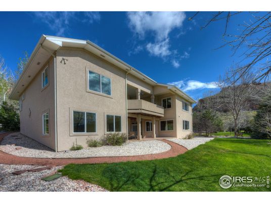 Backyard, Exterior, Facade, Modern