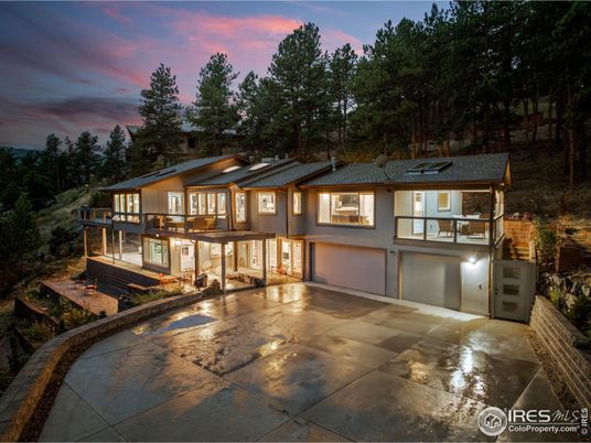 Attached, Exterior, Facade, Modern