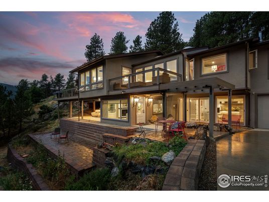 Backyard, Exterior, Facade, Modern