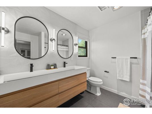 Bathroom, Dual Sink Vanities, Interior