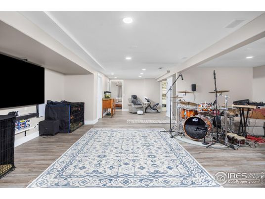 Fitness Equipment, Interior, Recessed Lighting, Wood Texture Flooring